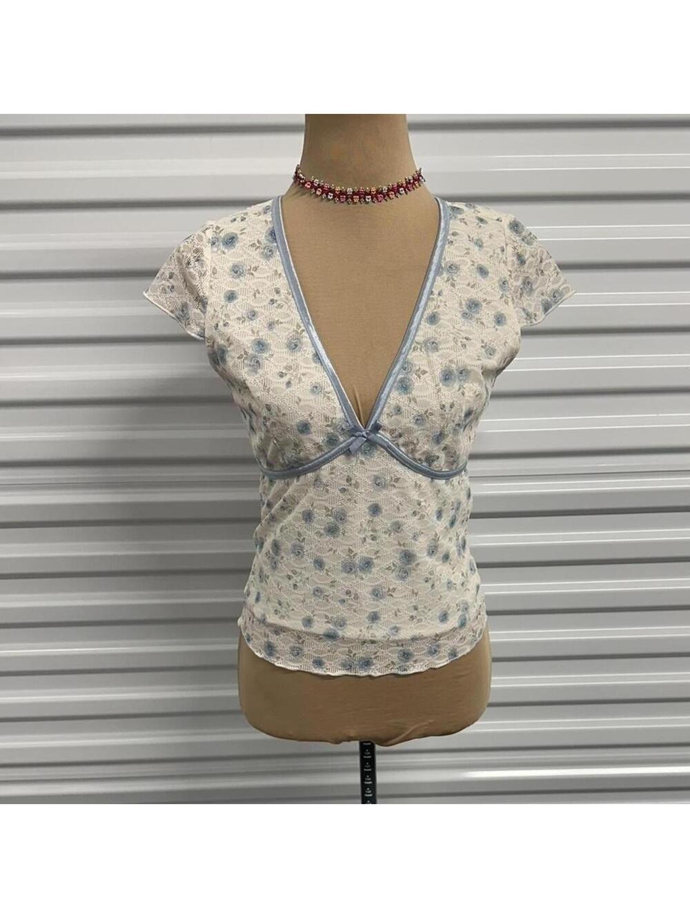 Vintage Y2K floral top fits xs and small